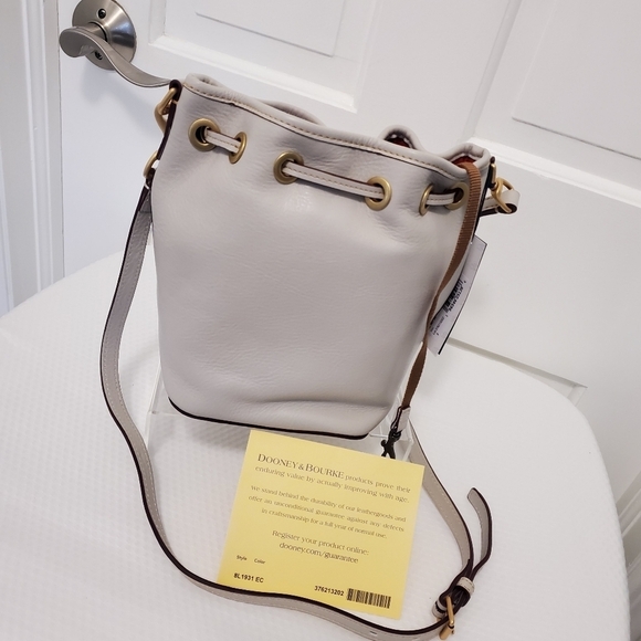 NWT Dooney & Bourke Florentine Ecru In Color Leather Crossbody Bag, Clas… - Picture 4 of 10